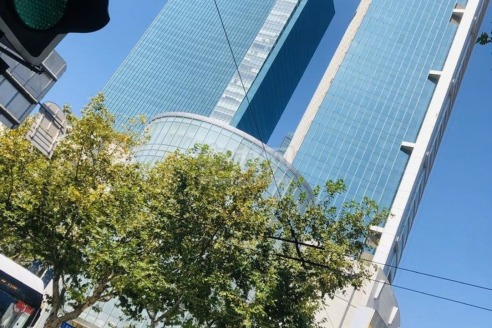 南京西路商圈,恒隆广场配套齐全,正对电梯面积可以随意分割